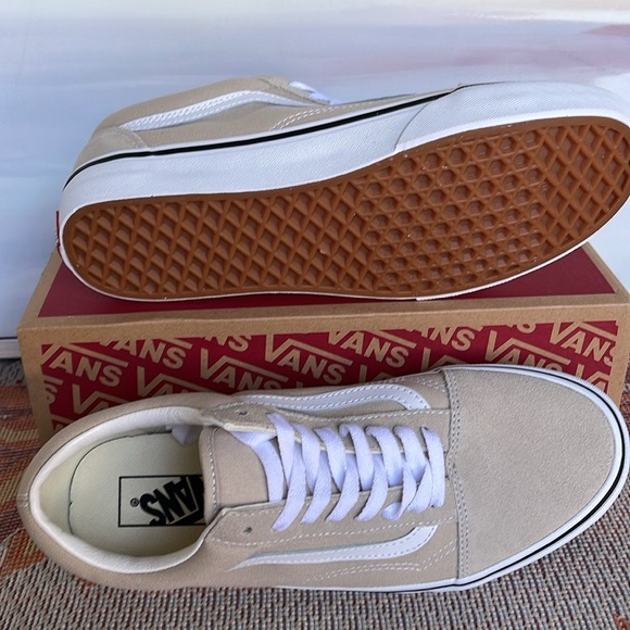 Vans WMNS Old Skool
Color Theory French Oak
VN0005UFBLL
Sneakers - Picture 3 of 16